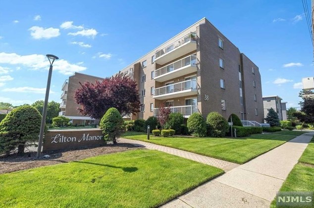 38 Moonachie Rd, Hackensack NJ  07601-6636 exterior