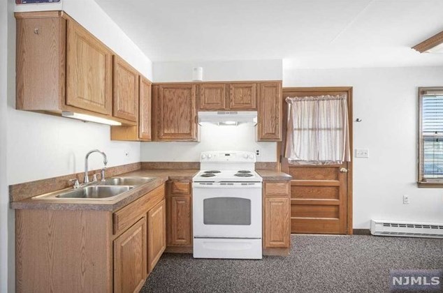 65 Harrison St, West Paterson NJ 07424-1655 exterior