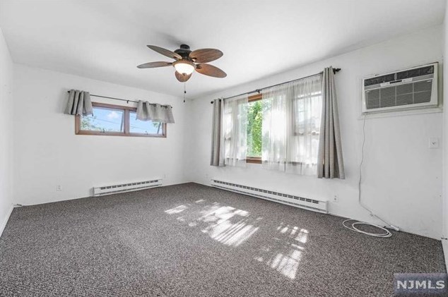 65 Harrison St, West Paterson NJ 07424-1655 exterior