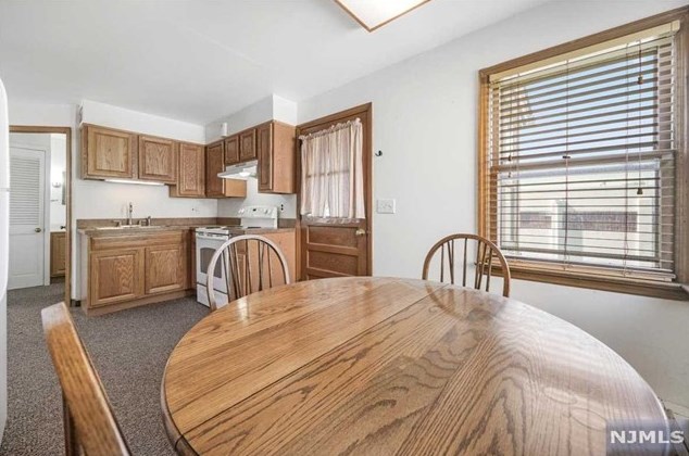 65 Harrison St, West Paterson NJ 07424-1655 exterior