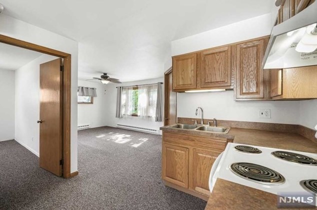 65 Harrison St, West Paterson NJ 07424-1655 exterior