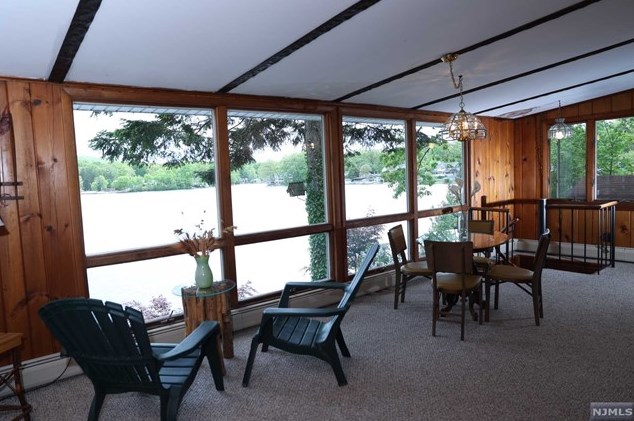 377 Lakeview Ave, Skyline Lakes NJ 07456-2100 exterior