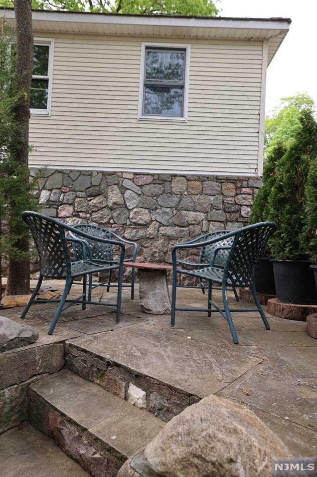 377 Lakeview Ave, Skyline Lakes NJ 07456-2100 exterior