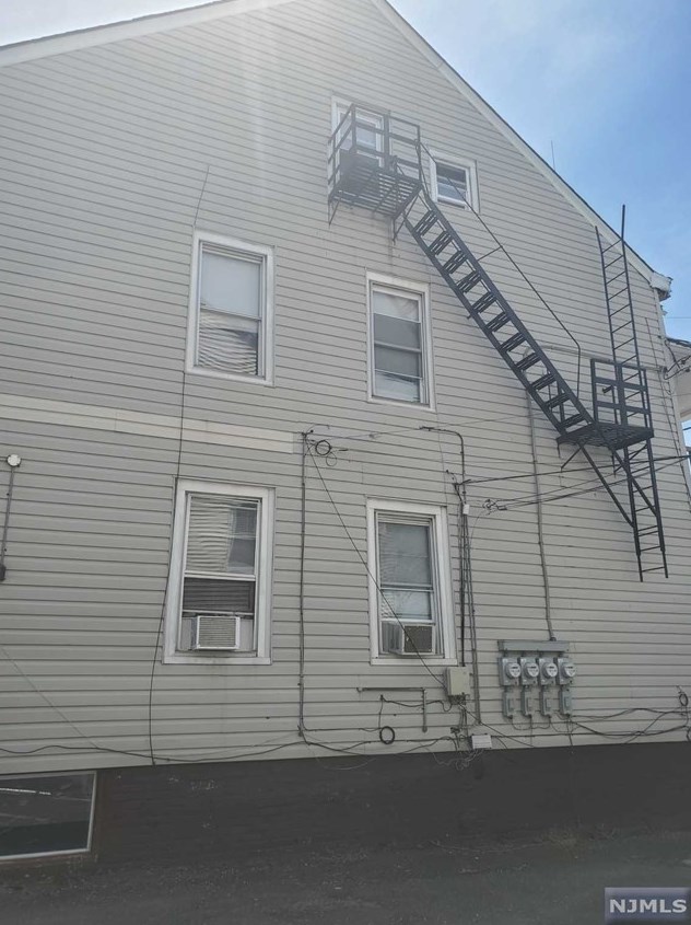 381 21st St, Paterson NJ  07513-1688 exterior