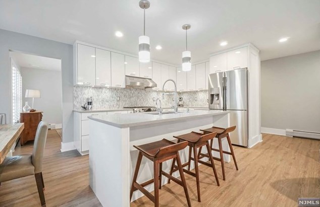 8 Serrell Dr, Montvale NJ 07645-1150 exterior