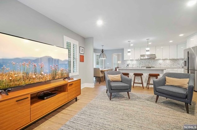 8 Serrell Dr, Montvale NJ 07645-1150 exterior