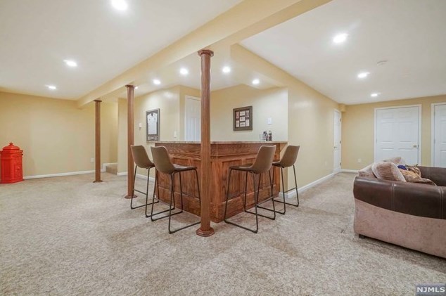 8 Serrell Dr, Montvale NJ 07645-1150 exterior