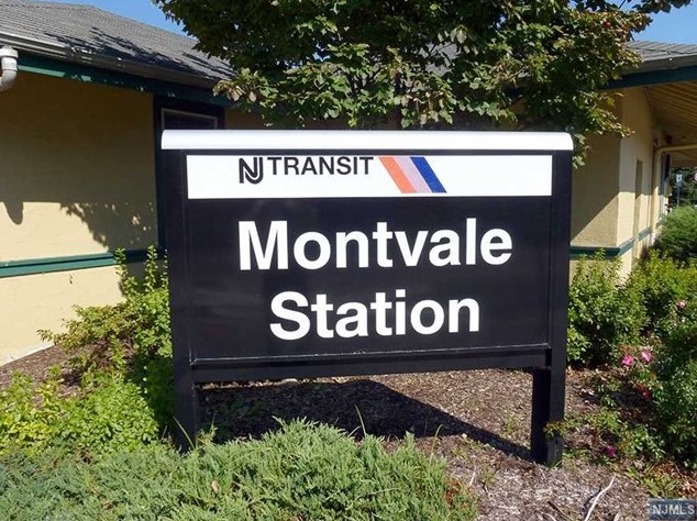 8 Serrell Dr, Montvale NJ 07645-1150 exterior