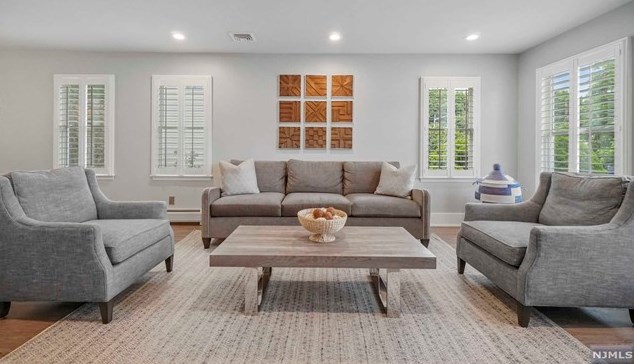 8 Serrell Dr, Montvale NJ 07645-1150 exterior