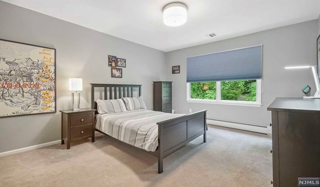 8 Serrell Dr, Montvale NJ 07645-1150 exterior