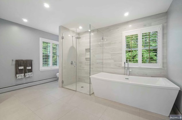 8 Serrell Dr, Montvale NJ 07645-1150 exterior