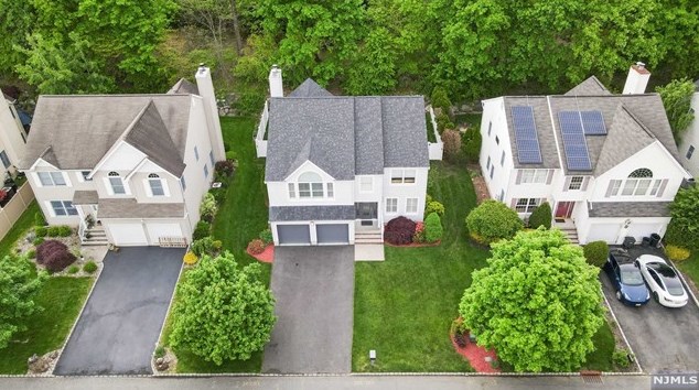 8 Serrell Dr, Montvale NJ 07645-1150 exterior