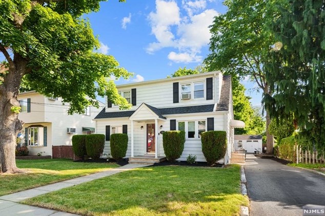 34 Stanley St, Clifton NJ 07013-1309 exterior