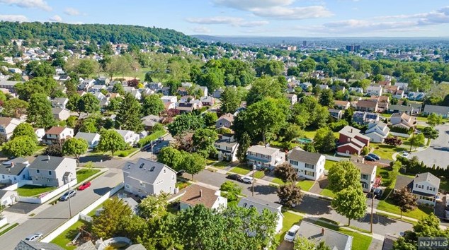 34 Stanley St, Clifton NJ 07013-1309 exterior