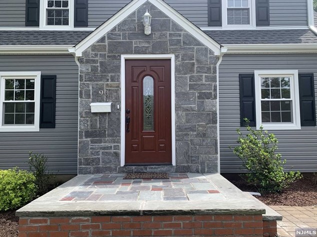 90 Mezzine Dr, Cresskill NJ  07626-1124 exterior