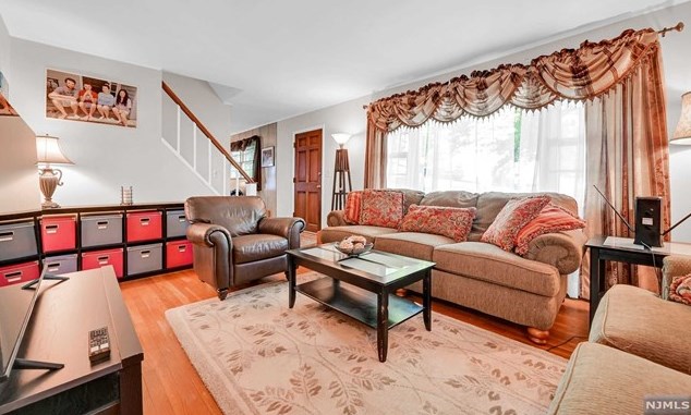 57 Calumet Ave, Oakland NJ  07436-2914 exterior