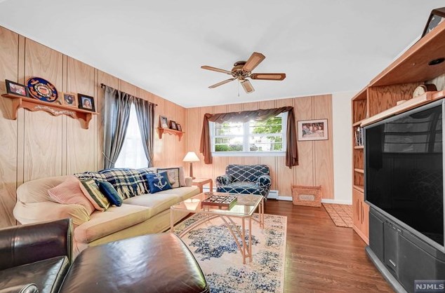 57 Calumet Ave, Oakland NJ  07436-2914 exterior