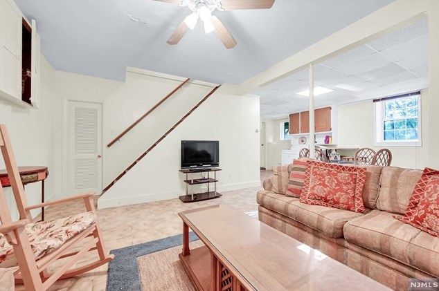 57 Calumet Ave, Oakland NJ  07436-2914 exterior