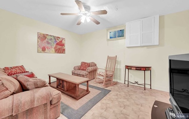 57 Calumet Ave, Oakland NJ  07436-2914 exterior