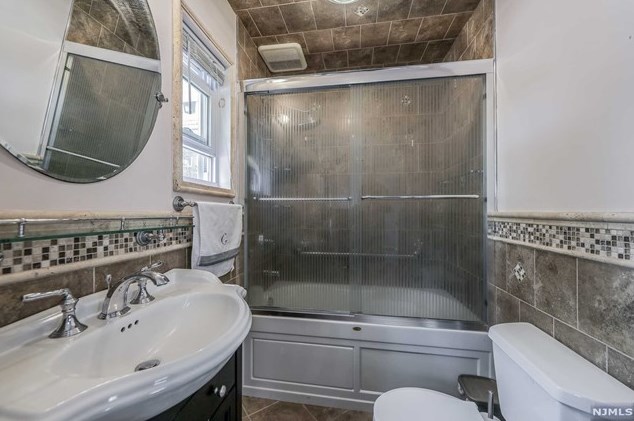 773 George St, Teaneck NJ 07666-5308 exterior