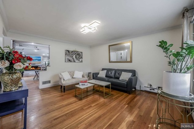 773 George St, Teaneck NJ 07666-5308 exterior