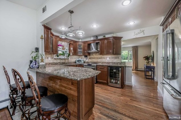 773 George St, Teaneck NJ 07666-5308 exterior