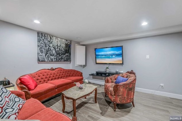 773 George St, Teaneck NJ 07666-5308 exterior