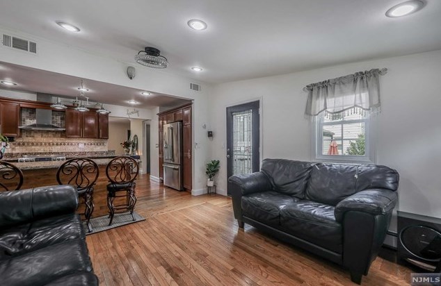 773 George St, Teaneck NJ 07666-5308 exterior