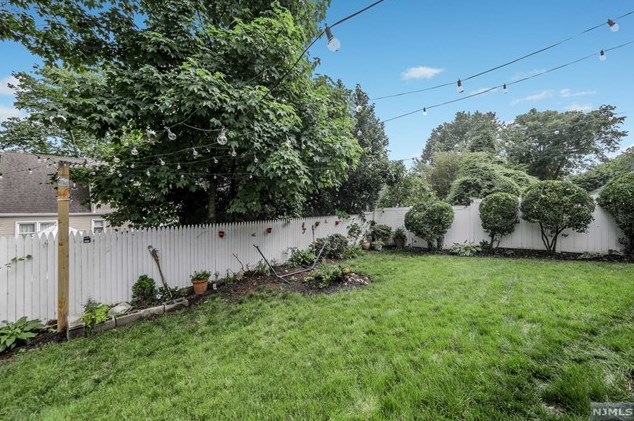 773 George St, Teaneck NJ 07666-5308 exterior