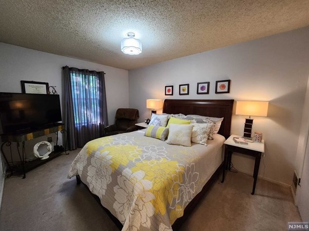 545 Holly Ct, Mahwah NJ 07430-3434 exterior