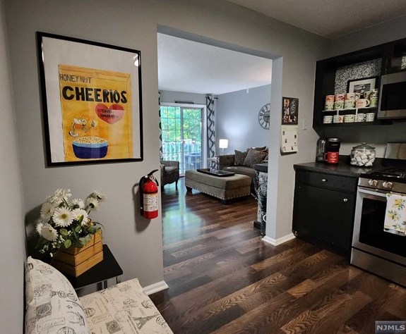 545 Holly Ct, Mahwah NJ 07430-3434 exterior