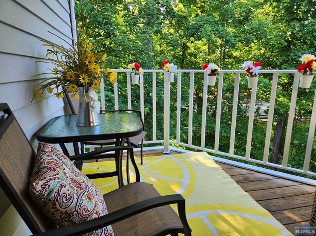 545 Holly Ct, Mahwah NJ 07430-3434 exterior