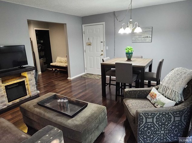 545 Holly Ct, Mahwah NJ 07430-3434 exterior