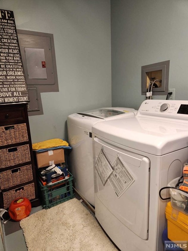 545 Holly Ct, Mahwah NJ 07430-3434 exterior