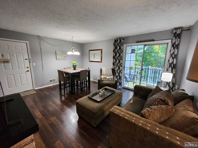 545 Holly Ct, Mahwah NJ 07430-3434 exterior