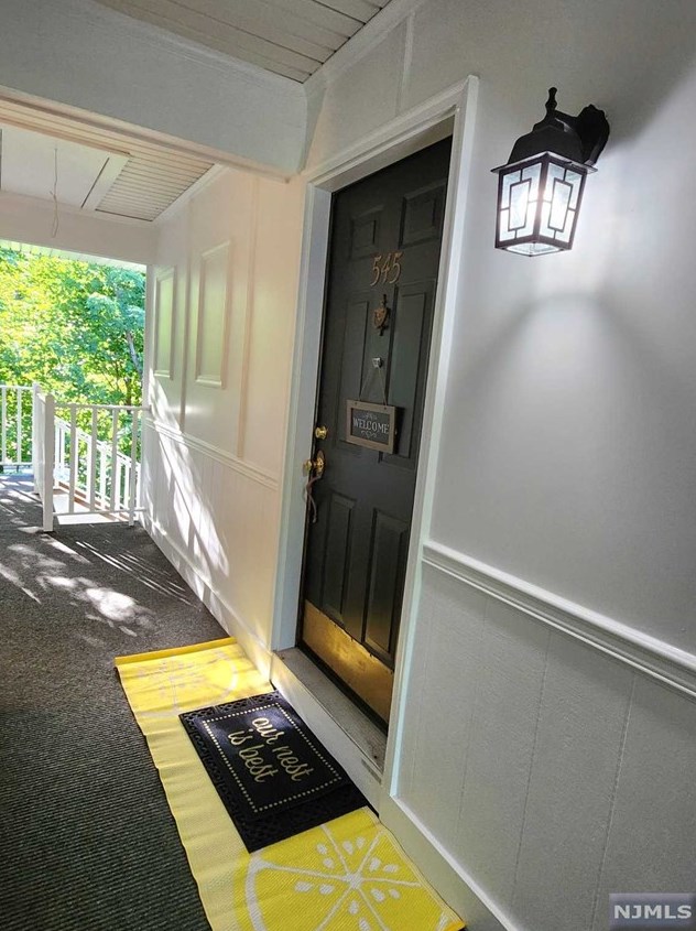 545 Holly Ct, Mahwah NJ 07430-3434 exterior