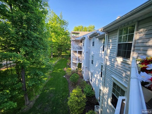 545 Holly Ct, Mahwah NJ 07430-3434 exterior