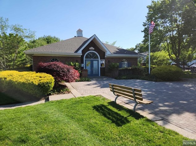 545 Holly Ct, Mahwah NJ 07430-3434 exterior