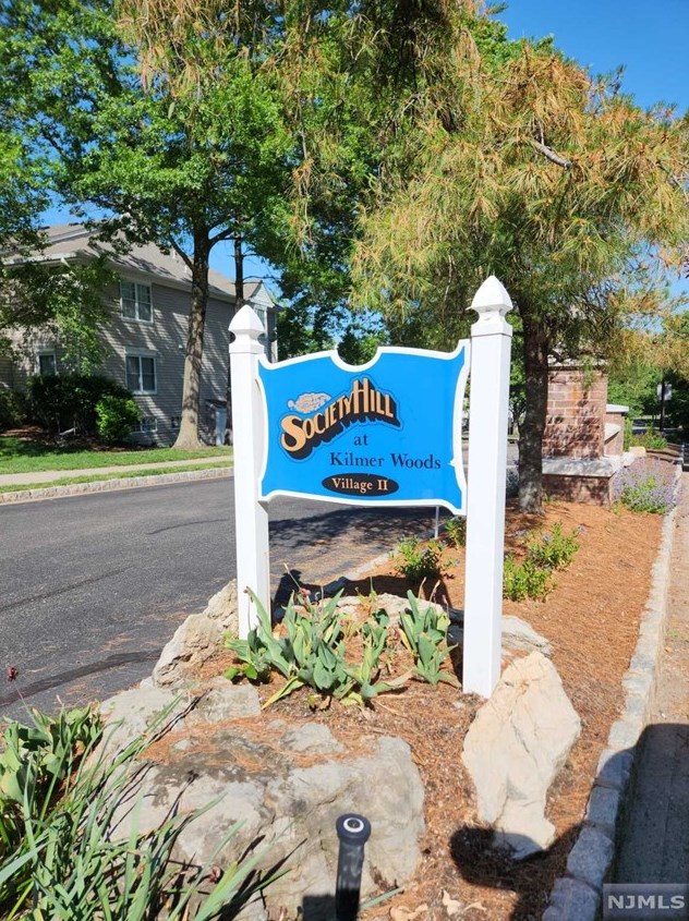 545 Holly Ct, Mahwah NJ 07430-3434 exterior