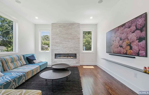 55 Cedar St, Cresskill NJ 07626-2508 exterior