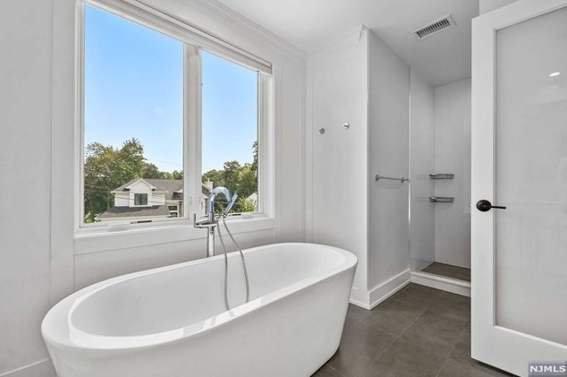 55 Cedar St, Cresskill NJ 07626-2508 exterior