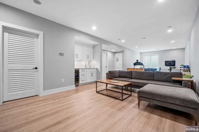 55 Cedar St, Cresskill NJ 07626-2508 exterior