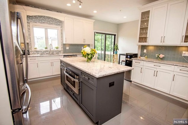 2468 6 St, West Fort Lee NJ 07024-7837 exterior