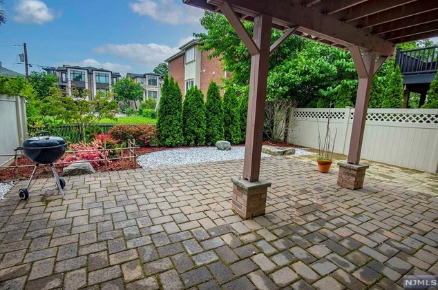 2468 6 St, West Fort Lee NJ 07024-7837 exterior