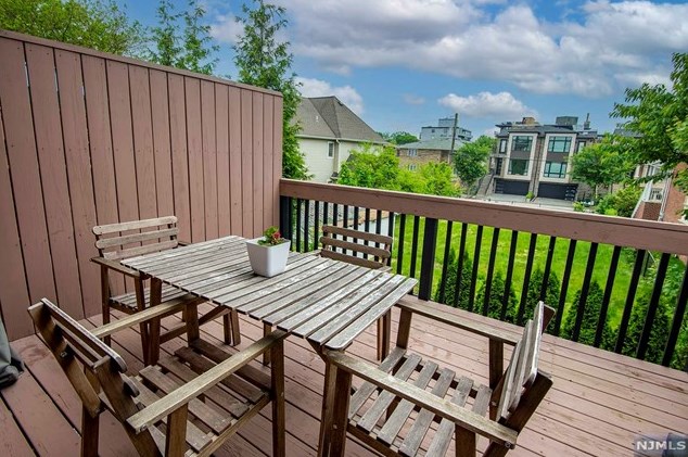 2468 6 St, West Fort Lee NJ 07024-7837 exterior