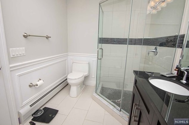 2468 6 St, West Fort Lee NJ 07024-7837 exterior