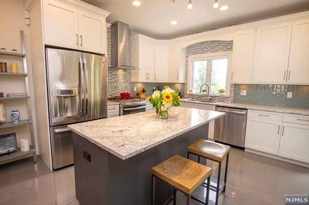 2468 6 St, West Fort Lee NJ 07024-7837 exterior