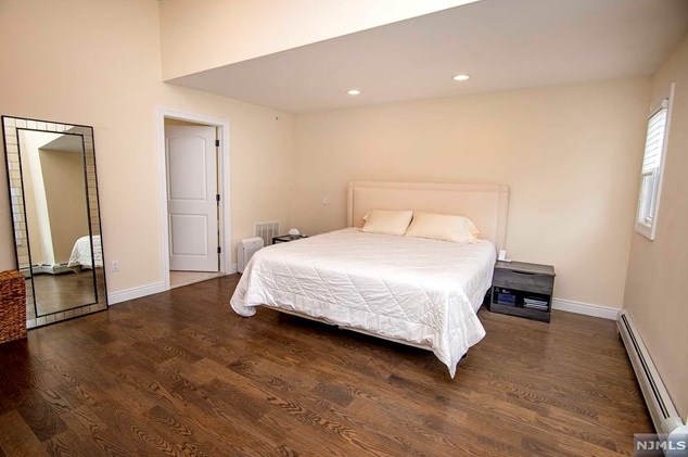 2468 6 St, West Fort Lee NJ 07024-7837 exterior