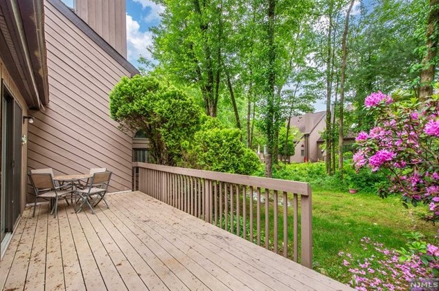 34 Windmill Dr, Morristown NJ  07960-5973 exterior