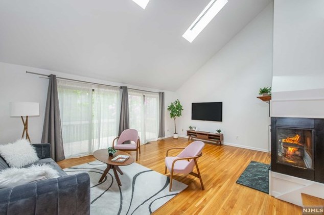 34 Windmill Dr, Morristown NJ  07960-5973 exterior